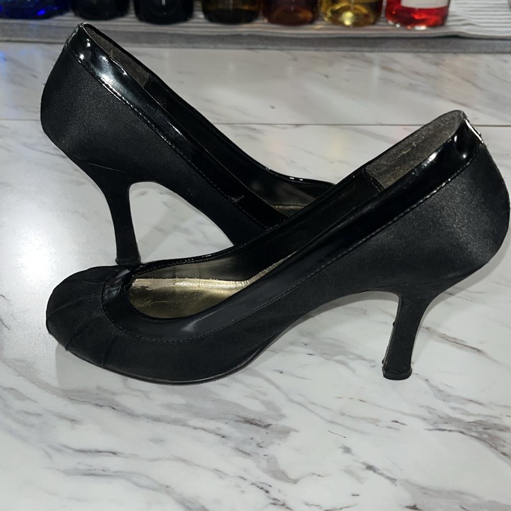 Charlotte Russe size 7.5 3 1/2 inch pumps black satin with Patten leather trim - Picture 4 of 4
